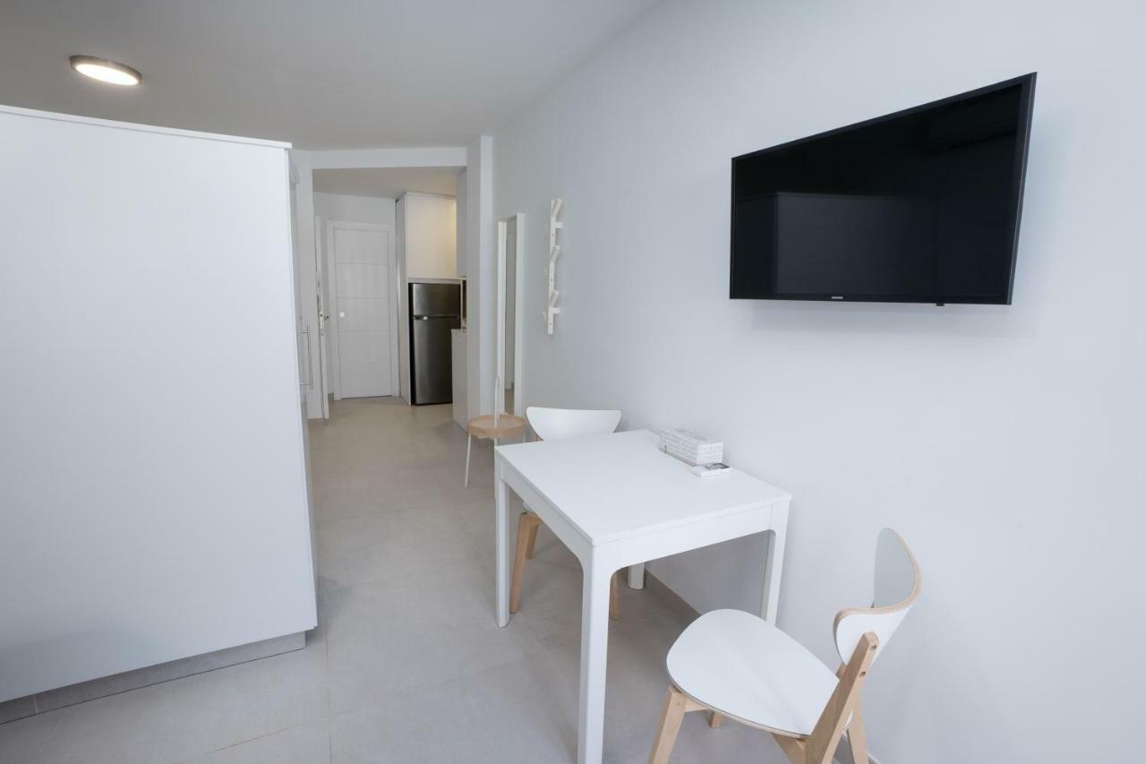 Apartamentos Mombasa 1 Planta 네르하 외부 사진