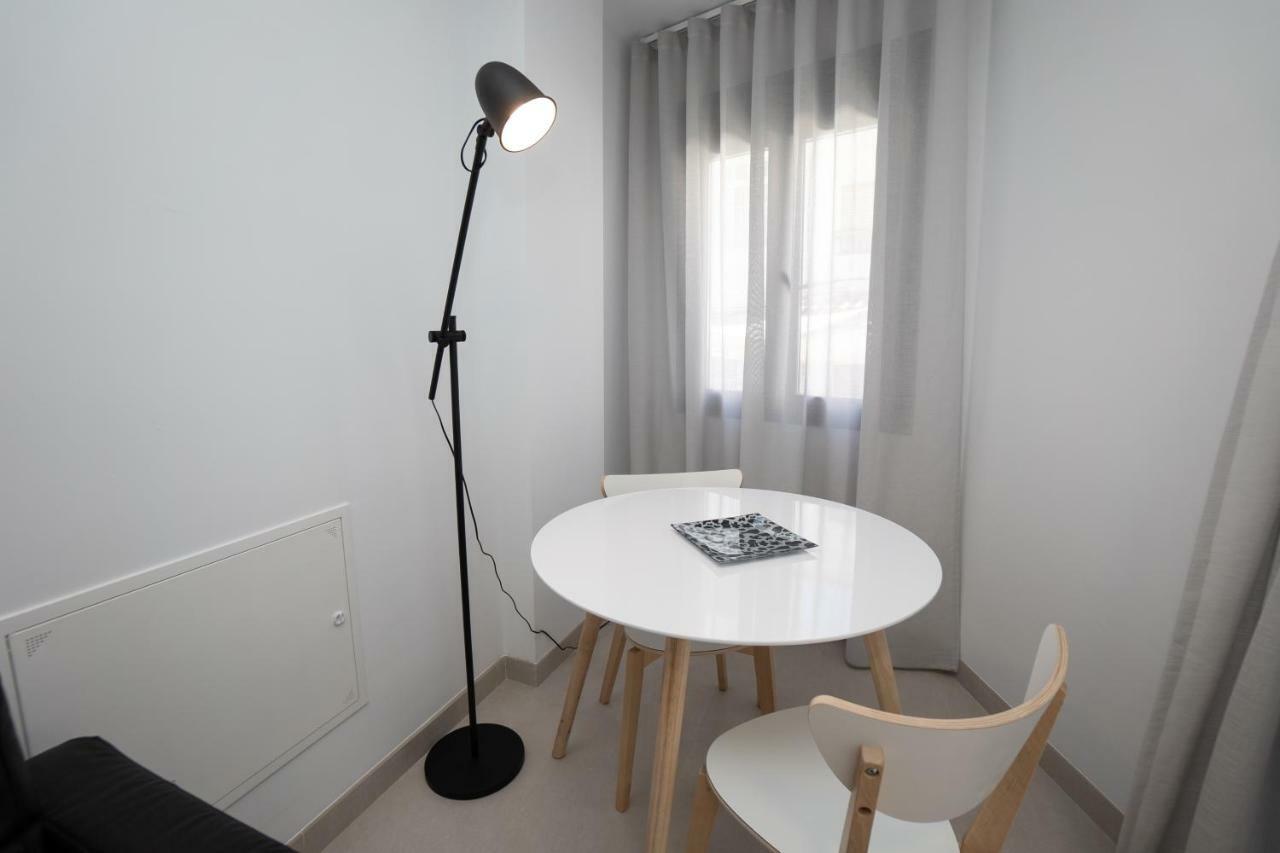 Apartamentos Mombasa 1 Planta 네르하 외부 사진