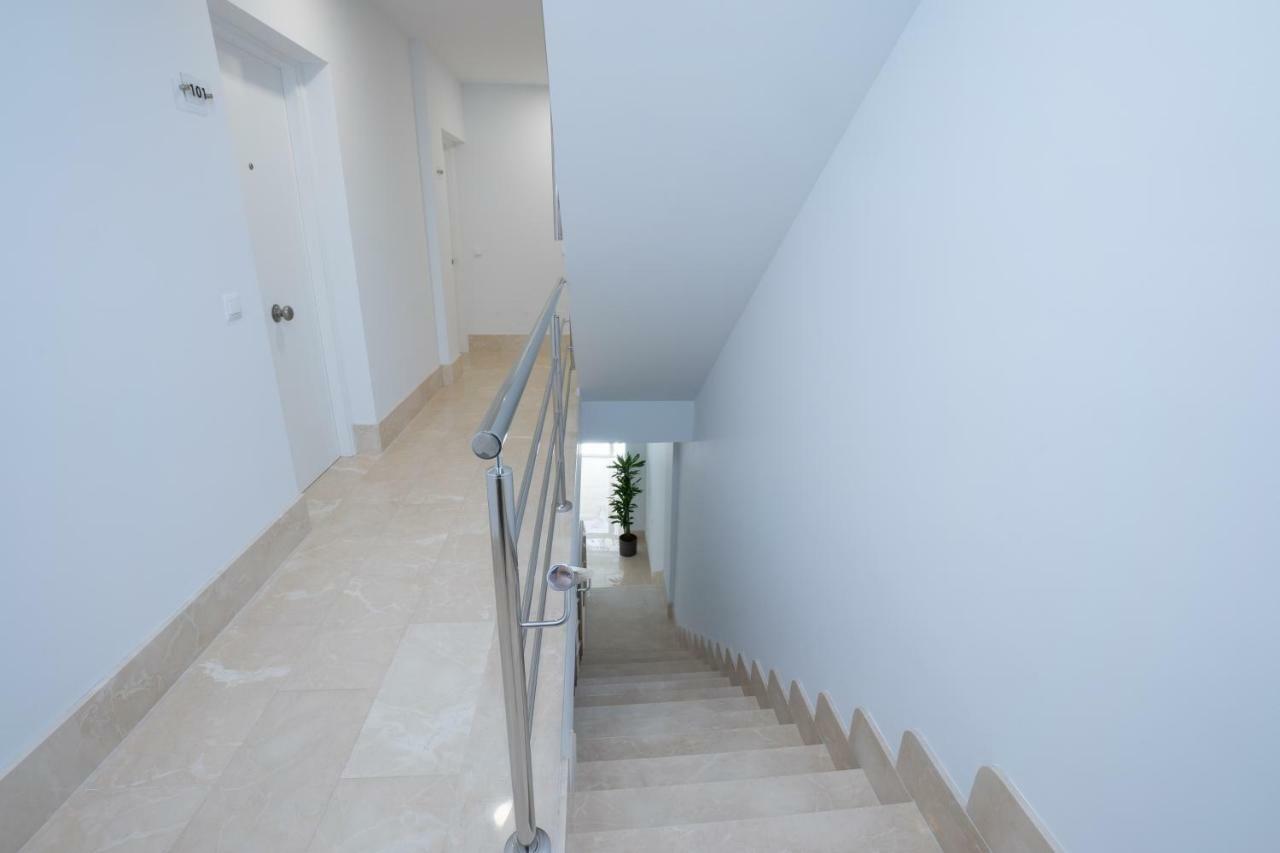 Apartamentos Mombasa 1 Planta 네르하 외부 사진