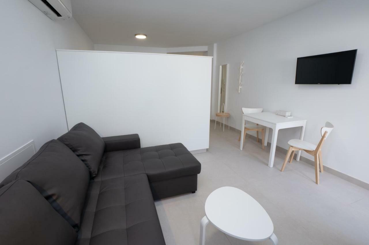 Apartamentos Mombasa 1 Planta 네르하 외부 사진