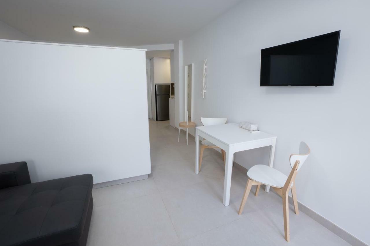 Apartamentos Mombasa 1 Planta 네르하 외부 사진