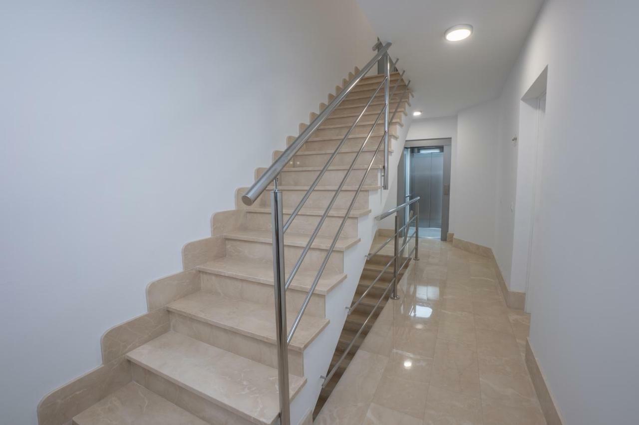 Apartamentos Mombasa 1 Planta 네르하 외부 사진