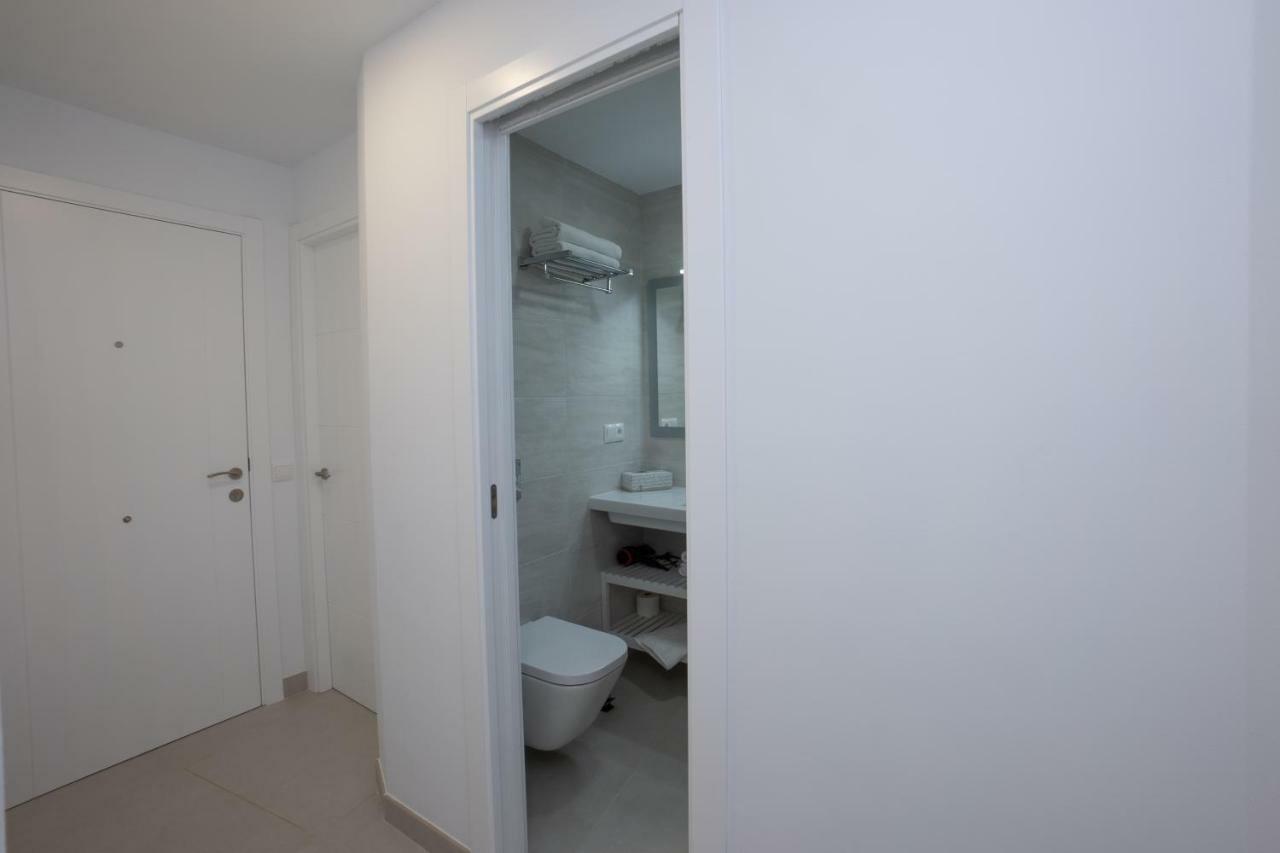Apartamentos Mombasa 1 Planta 네르하 외부 사진