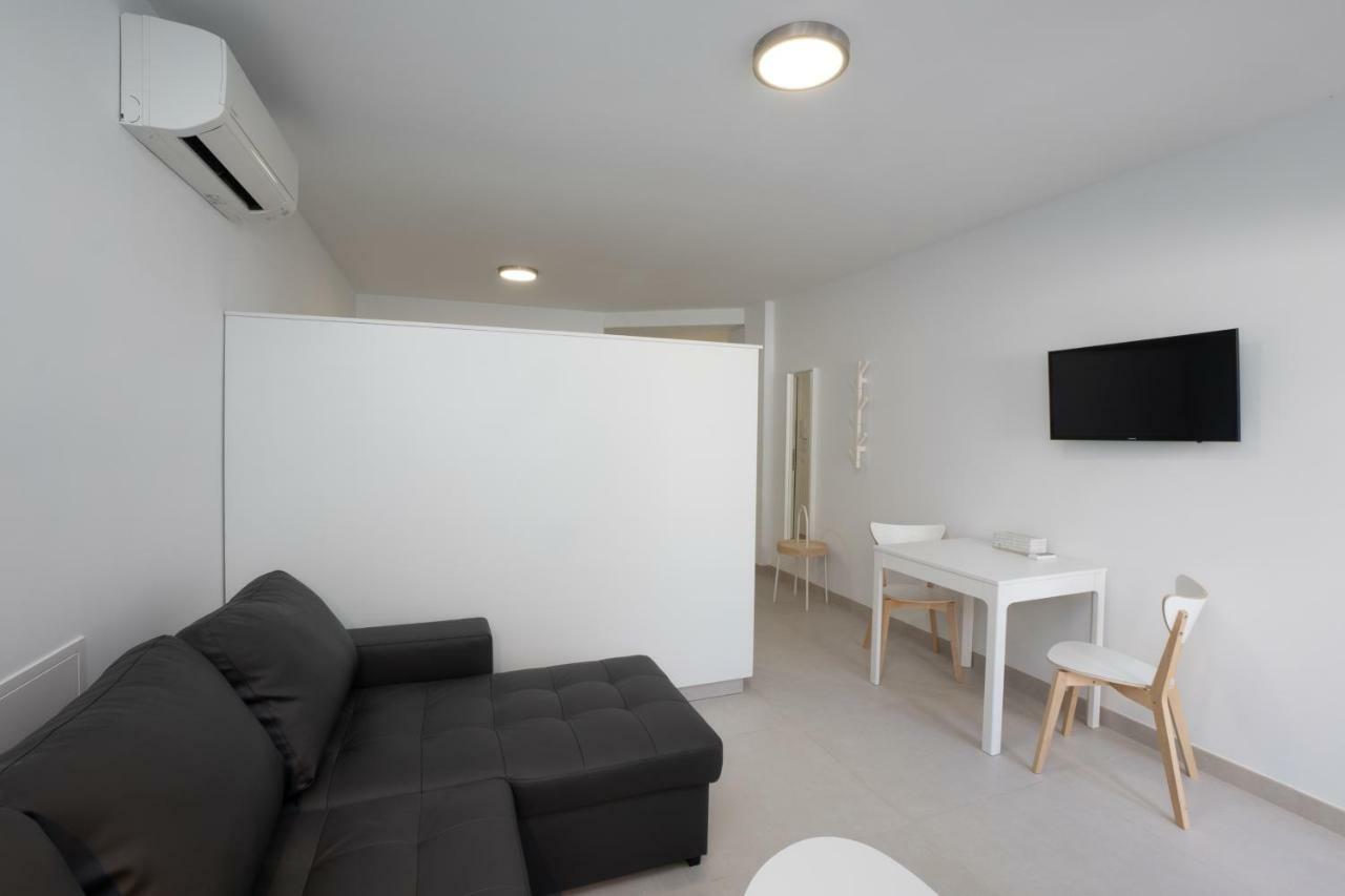 Apartamentos Mombasa 1 Planta 네르하 외부 사진